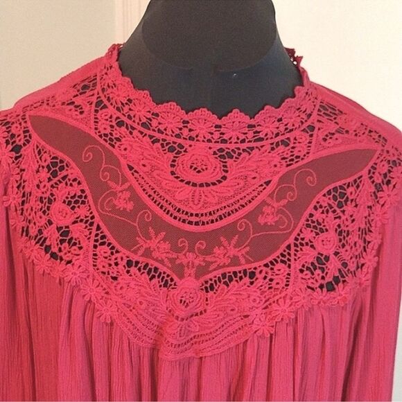 EUC Torrid Magenta Crinkled Gauze Crochet Long Sleeve Blouse - Size 3 - Picture 5 of 11